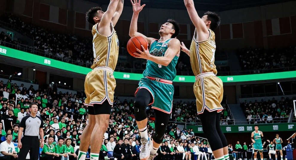 "UAAP giờ khó như PBA": Louie Alas và bài toán tư duy ở Ateneo