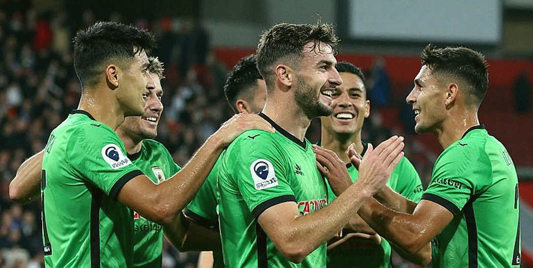 Khi khán đài V.League trống, dữ liệu mới là thứ lên tiếng