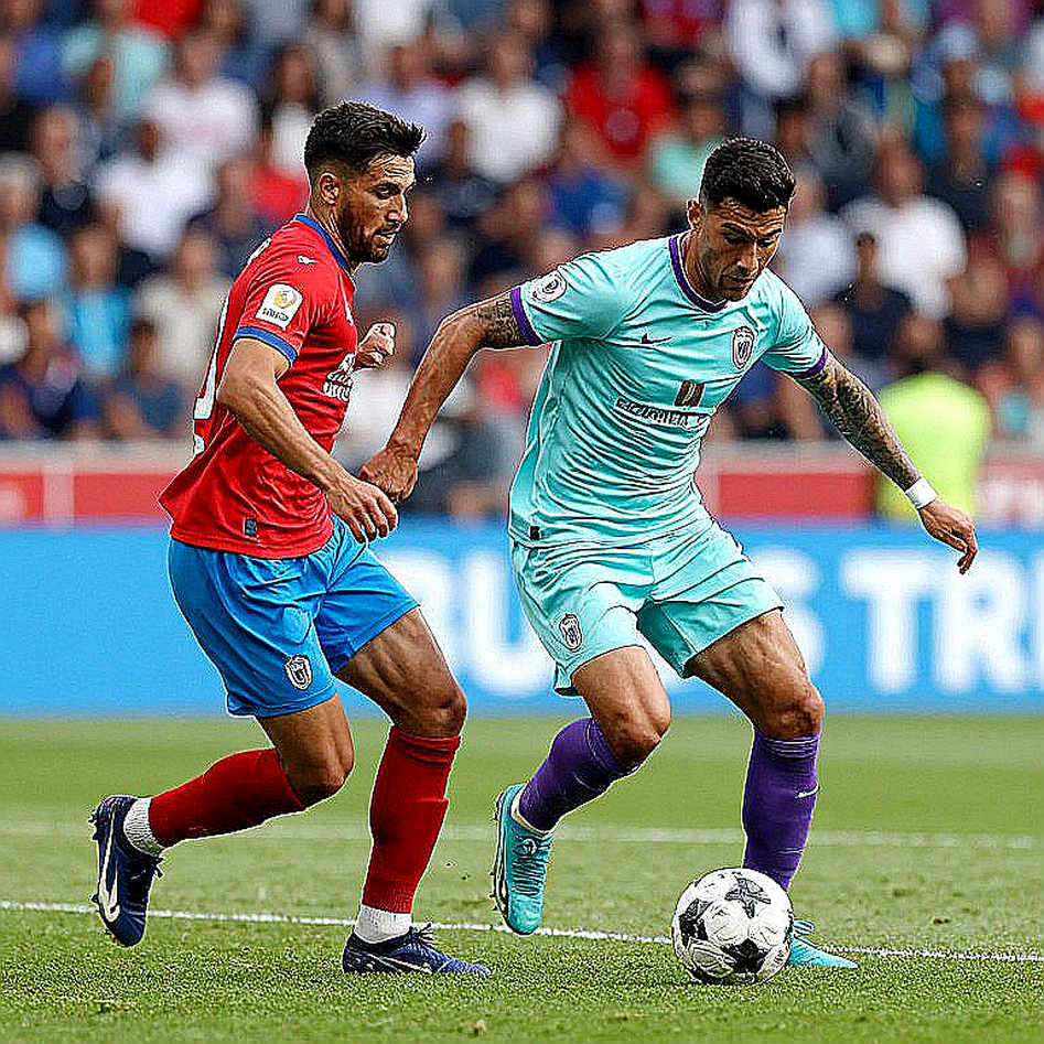 Khoảng lặng chợ chuyển nhượng V.League: Khi bản hợp đồng đáo hạn đúng lúc cả nước nhìn về đội tuyển