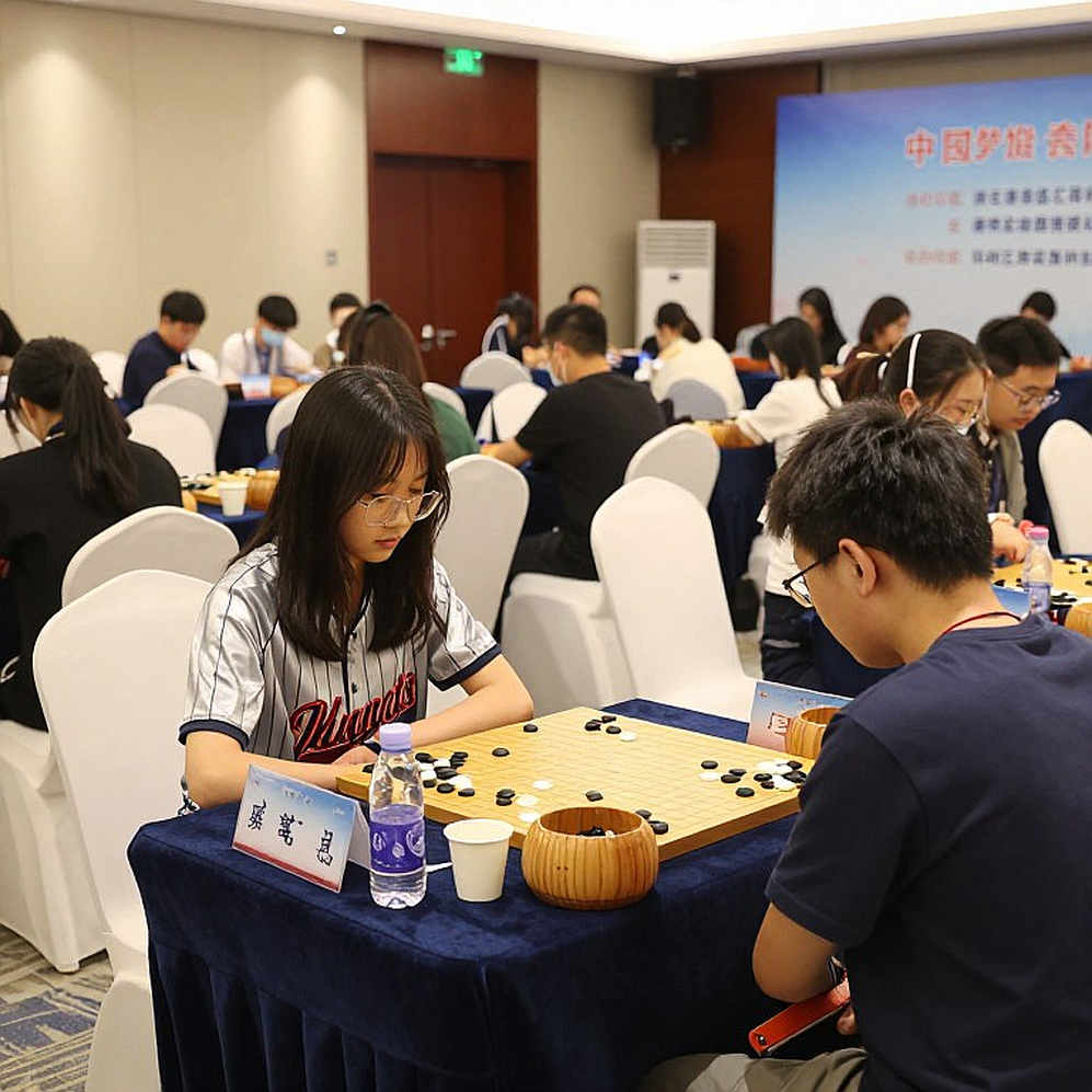 Fyers American Gambits dẫn đầu bảng sau ngày mở màn Global Chess League 2026: Sindarov đánh bại Anand, Maurizzi khéo léo đòn quyết định Fyers American Gambits dẫn đầu bảng sau ngày mở màn Global Chess League 2026: Sindarov đánh bại Anand, Maurizzi khéo léo đòn quyết định
