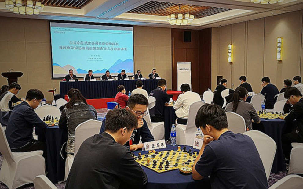 Chiếc ghế trống ở bàn 2 và cách Ấn Độ hạ cánh tại Olympiad Samarkand
