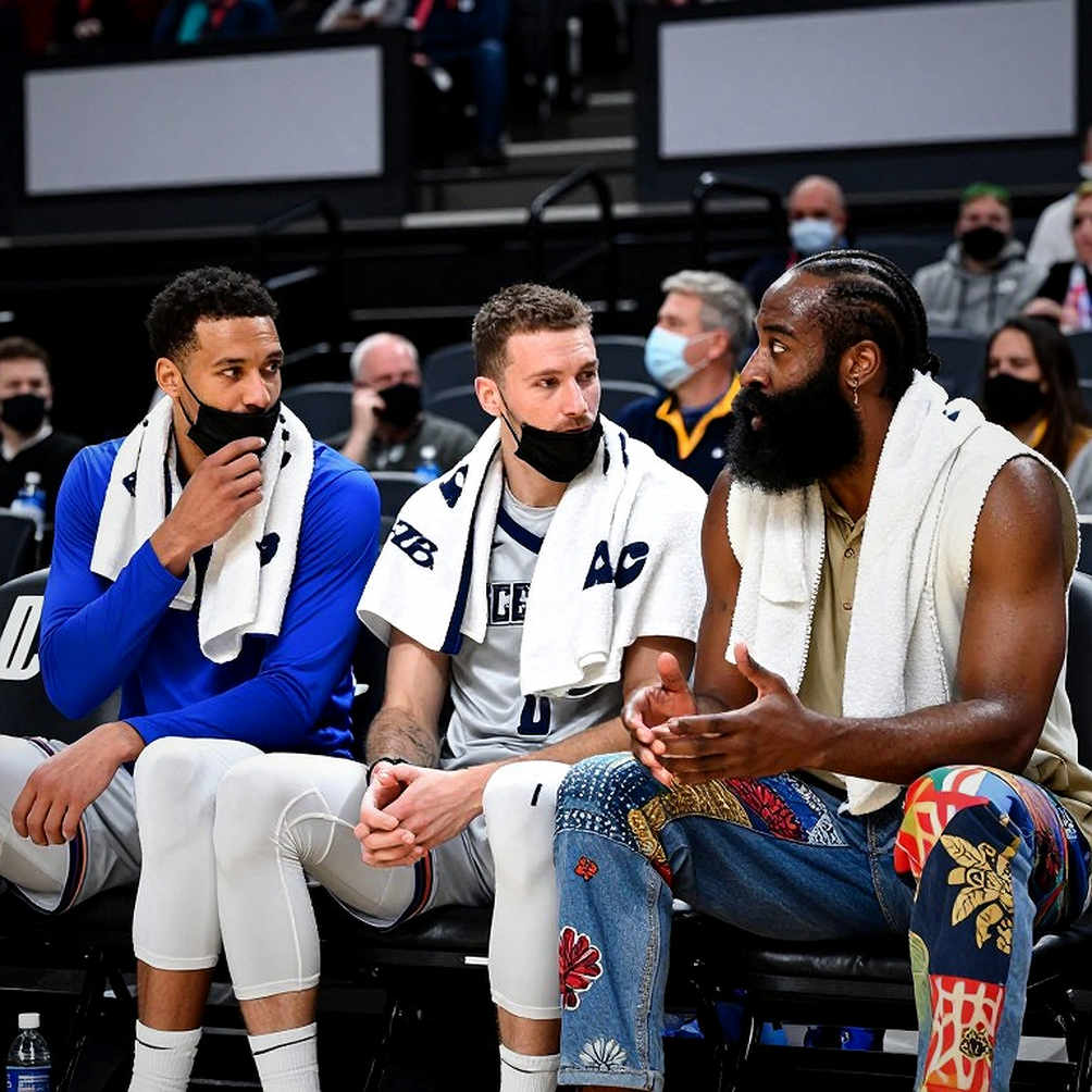 Malaysian Basketball: Southeast Asian Naturalized Contracts and the Race for Resources Malaysian Basketball: Southeast Asian Naturalized Contracts and the Race for Resources