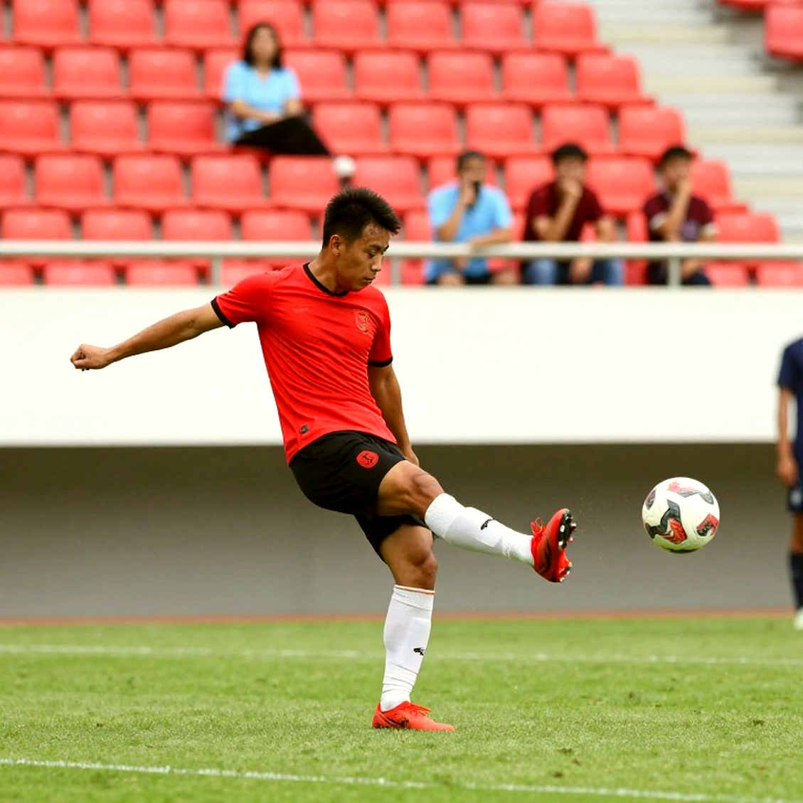 Dòng tiền ẩn sau kỳ chuyển nhượng V.League: Hợp đồng ký trên sân cỏ, con số ngủ trong bóng tối
